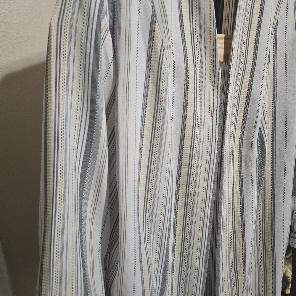 Elegant Striped Women's Blazer - Picture 7 of 10